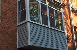 Остекление балкона пластиковыми окнами Rehau целесообразно лишь при комплексном утеплении балкона. Обшивка сайдингом и утепление. https://spektr-33.ru tab