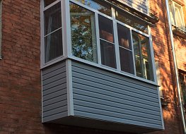 Остекление балкона пластиковыми окнами Rehau целесообразно лишь при комплексном утеплении балкона. Обшивка сайдингом и утепление. https://spektr-33.ru