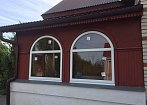 Установка арочных пластиковых окон в деревянном доме. Профиль Rehau, двухкамерные стеклопакеты https://spektr-33.ru mobile