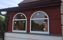 Установка арочных пластиковых окон в деревянном доме. Профиль Rehau, двухкамерные стеклопакеты https://spektr-33.ru tab