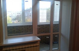 Монтаж балконного блока и остекление. Пластиковые окна Rehau, при застекленном балконе достаточно однокамерного стеклопакета. https://spektr-33.ru tab