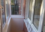 Остекление балкона пластиковыми окнами Rehau. Внутренняя отделка с утеплением. Устройство деревянного пола. https://spektr-33.ru mobile