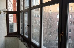 Теплое остекление балкона ламинированными окнами Rehau, ламинированный подоконник, двухкамерные стеклопакеты. https://spektr-33.ru tab