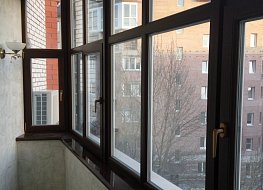 Теплое остекление балкона ламинированными окнами Rehau, ламинированный подоконник, двухкамерные стеклопакеты. https://spektr-33.ru