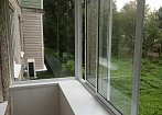 Остекление балкона алюминиевыми окнами, внутренняя отделка пластиковыми панелями, устройство деревянного пола, обшивка сайдингом. https://spektr-33.ru mobile