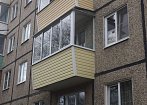Остекление балкона алюминиевыми раздвижными окнами. Холодный вариант остекления. Обшивка сайдингом снаружи и отделка внутри. https://spektr-33.ru mobile