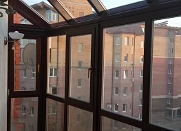 панорамное остекление балкона. Ламинированные пластиковые окна Rehau и фасадный профиль. Статический усилитель от ветровых нагрузок. https://spektr-33
